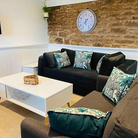 The Mill Stylish Rural Apartment With Beautiful Views Welsh Newton Common Bagian luar foto