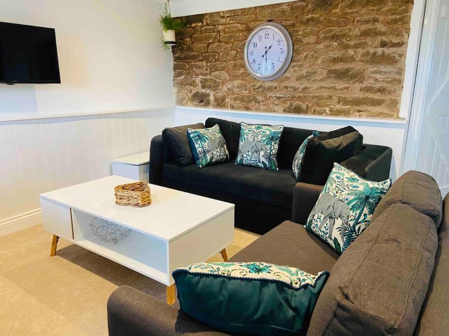 The Mill Stylish Rural Apartment With Beautiful Views Welsh Newton Common Bagian luar foto