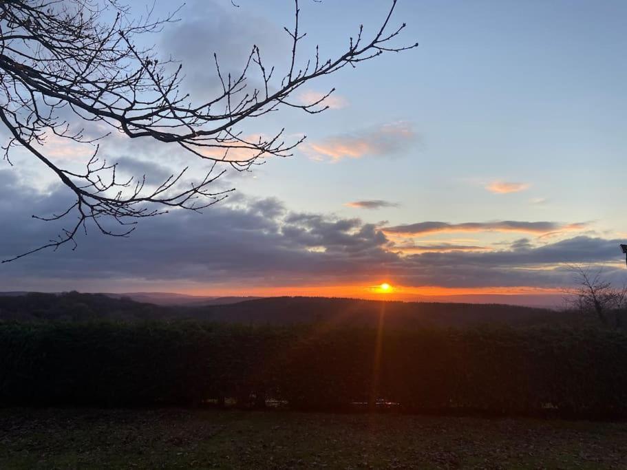 The Mill Stylish Rural Apartment With Beautiful Views Welsh Newton Common Bagian luar foto