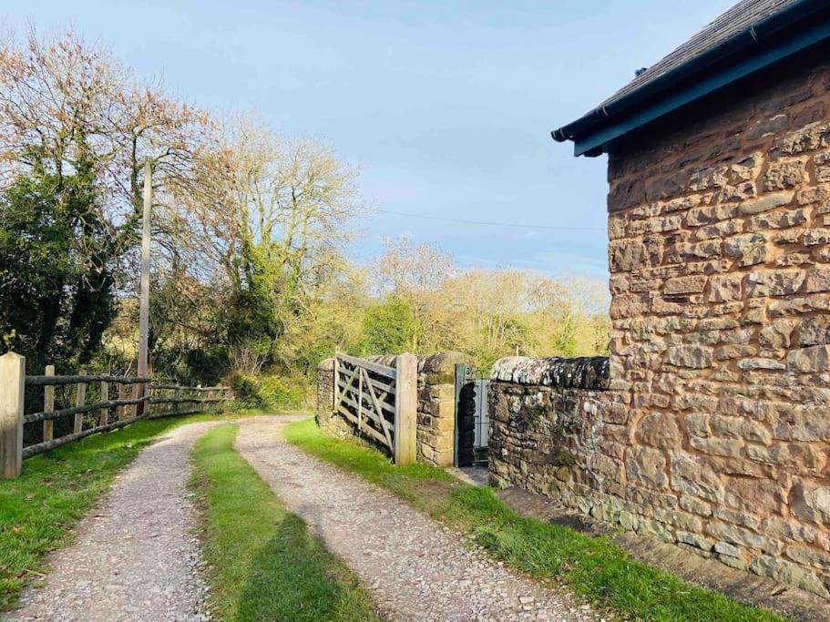 The Mill Stylish Rural Apartment With Beautiful Views Welsh Newton Common Bagian luar foto