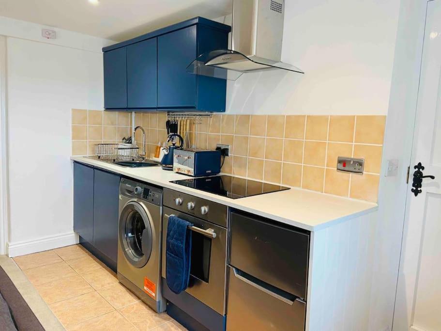 The Mill Stylish Rural Apartment With Beautiful Views Welsh Newton Common Bagian luar foto
