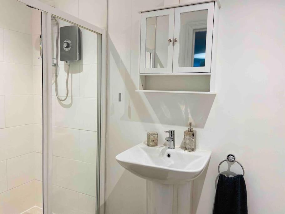 The Mill Stylish Rural Apartment With Beautiful Views Welsh Newton Common Bagian luar foto