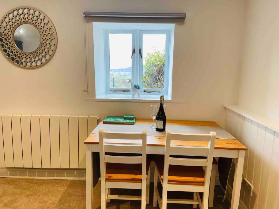 The Mill Stylish Rural Apartment With Beautiful Views Welsh Newton Common Bagian luar foto