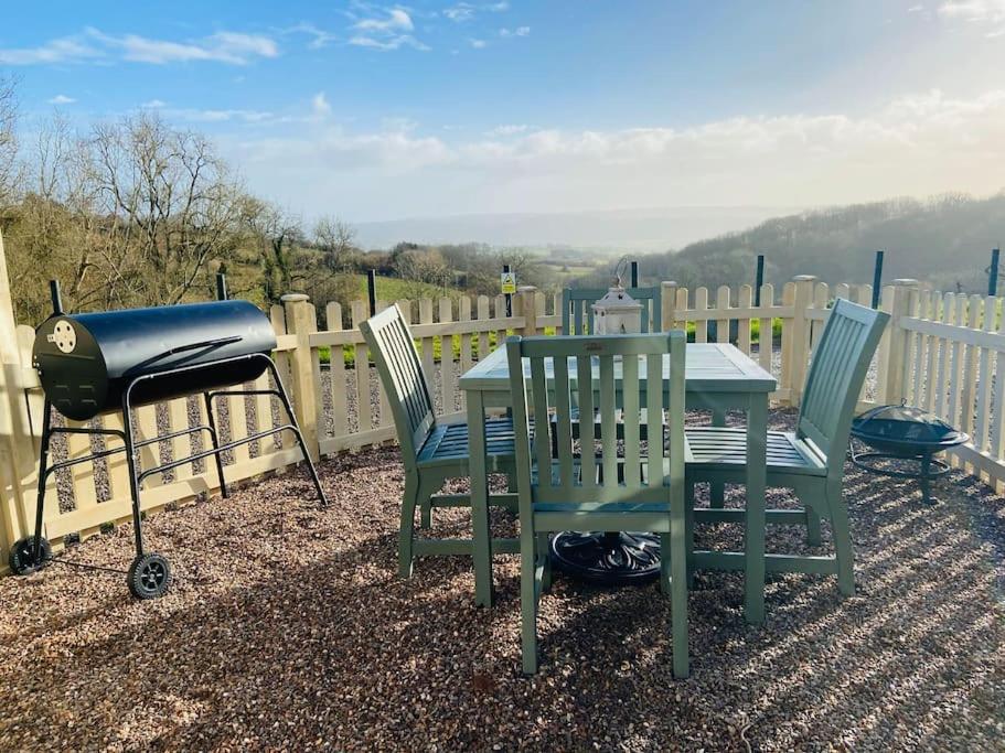 The Mill Stylish Rural Apartment With Beautiful Views Welsh Newton Common Bagian luar foto