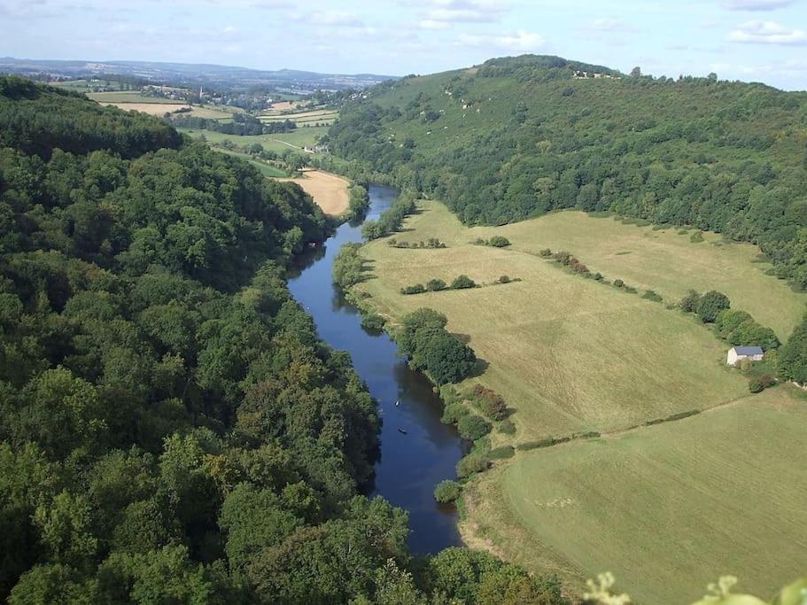 The Mill Stylish Rural Apartment With Beautiful Views Welsh Newton Common Bagian luar foto