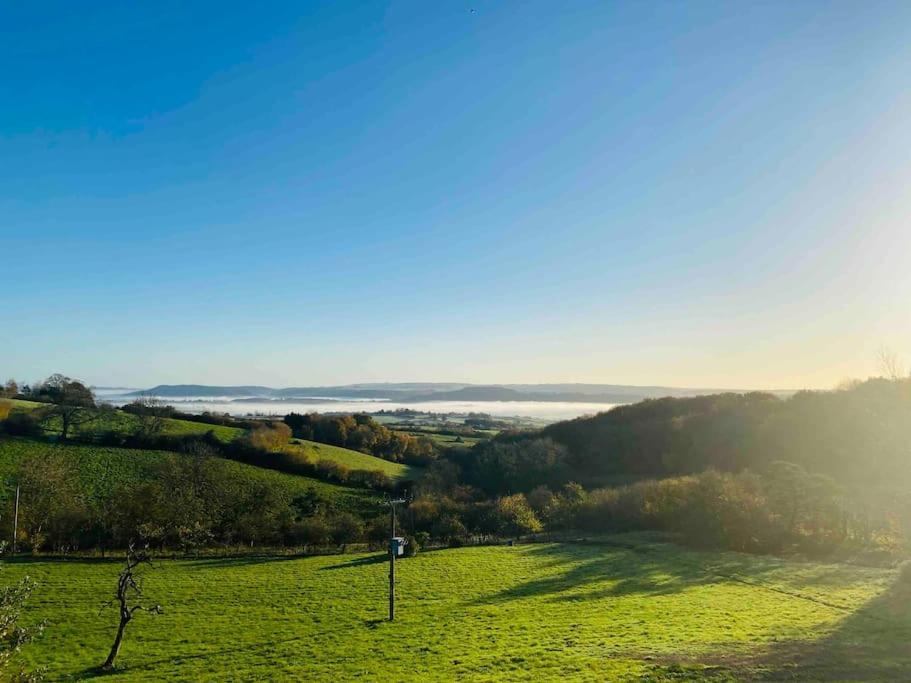 The Mill Stylish Rural Apartment With Beautiful Views Welsh Newton Common Bagian luar foto